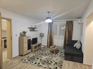 De inchiriat Apartament 2 camere, zona Piata Bloc tip Vila. Pret inchiriere: 350 Euro/luna.