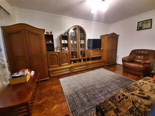 De vanzare Apartament 3 camere, zona Cetate - Liceul Sportiv. Pret vanzare: 80000 Euro.