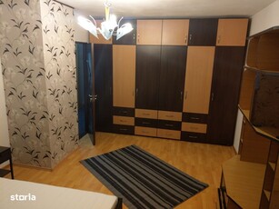 De vanzare apartament cu 3 camere, etajul 2, situat in zona centrala,