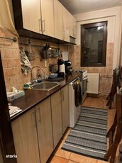 Apartament de 3 camere intr-o cladire interbelica, zona Gradina Icoane