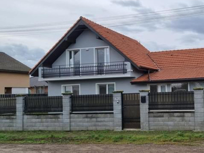 De închiriat sau de vânzare casă individuală în Dumbrăvița 4 dormitoare