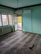 Vanzare apartament patru camere garaj boxa Palatul Cotroceni