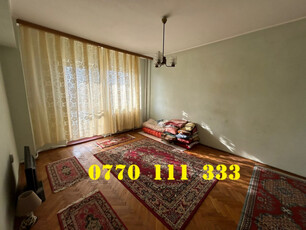 - Apartament 3 camere Calarasilor