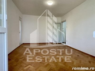 Apartament 4 camere renovat et 3 centrala Dambovita