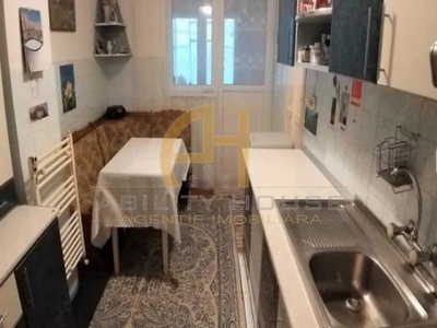 Apartament 4 camere, zona UniCredit Bank (Romarta), Botosani