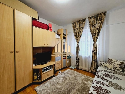 Apartament cu 2 camere decomandate