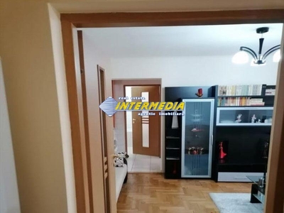 Apartament cu 3 camere Cetate etaj intermediar 68000Euro