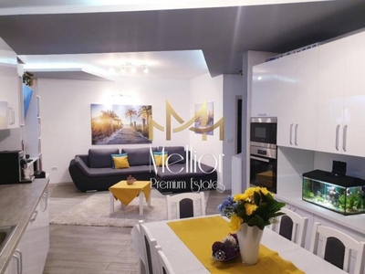 Apartament de 3 camere, 75mp, balcon, parcare, zona Vivo