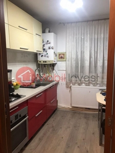 Apartament finisat, 3 camere, etaj 1, zona Cetate