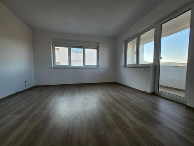 De vanzare Apartament 3 camere, Bloc Nou Alba Micesti. Pret vanzare: 106000 Euro.