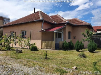 De Vanzare Casa, situata in Targu-Carbunesti, 24 km Targu Jiu