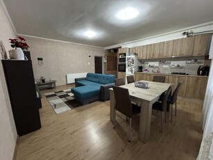 Apartament 2 camere, 52 mp, semidecomandat , gradina 44 mp , zona Subcetate