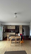 Apartament 3 camere,90 mp,2 balcoane,curte comuna,zona Campului