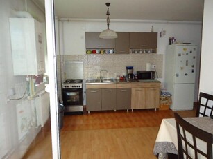 Apartament cu 3 camere de vanzare in Floresti, zona Florilor.