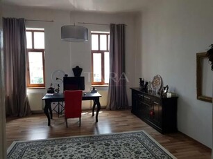 Apartament de 4 camere in zona Ultracentrala