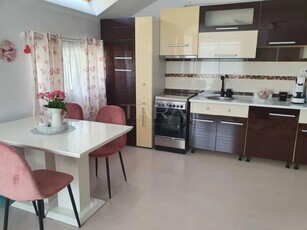 Apartament de vanzare, cu 2 camere, in Floresti, zona Florilor.