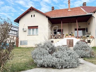 Casa cu 4 camere de vanzare in zona centrala din Oradea