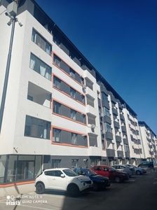 apartament 2 camere,bucatarie inchisa,bloc P+4,cu lift