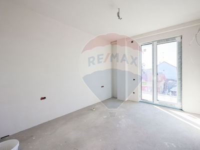 Apartament 3 camere vanzare in bloc de apartamente Bihor, Oradea, Central