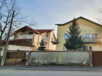 Casavila 8 camere vanzare in Bucuresti Ilfov, Rosu