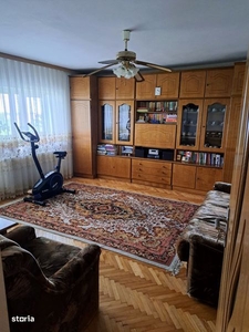 Vând apartament 4 camere Odobesti