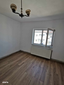 Apartament cu 2 camere, semidecomandat, 57 mp, parcare, zona Florilor