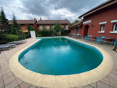 5-room villa, located in a complex with a swimming pool, Iancu Nicolae