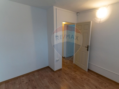 Apartament 3 camere vanzare in bloc de apartamente Hunedoara, Orastie, Nord