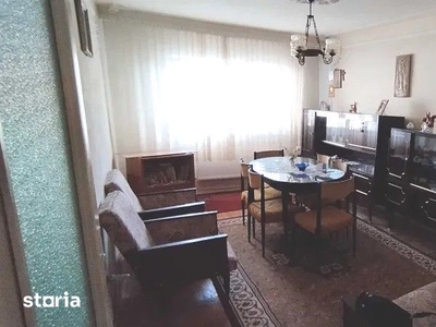 Apartament cu 3 camere în zonă centrală