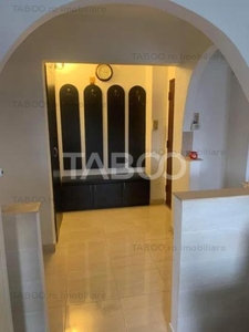 Apartament cu 3 camere 65 mp utili cu balcon zona centrala