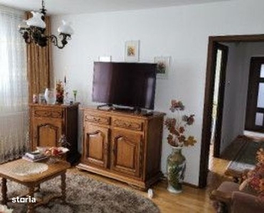 Apartament de 3 camere, decomandat, zona Institut