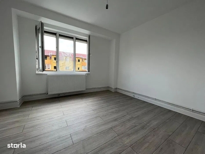 Apartament cu 4 camere in zona Dambovita