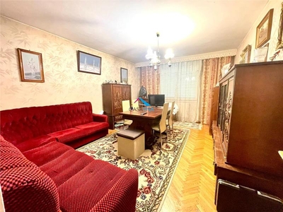 Cremenea, bloc vila, apartament 3 camere, etaj 2, garaj si boxa