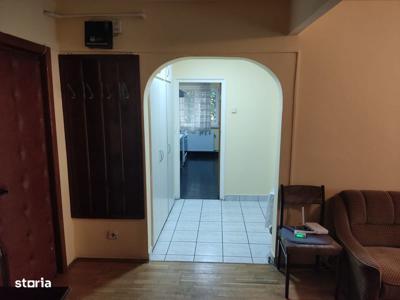 Inchiriez apartament 3 camere ultracentral, mobilat si utilat