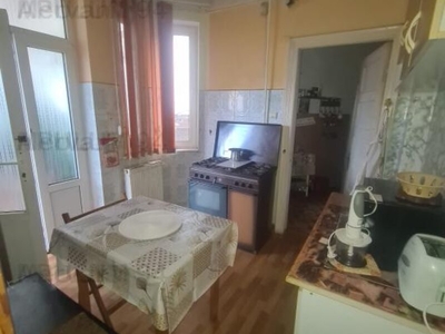 Apartament 3 camere Apartament cu 3 camere de vanzare in Campina Aparta