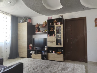 Închiriez apartament 3 camere