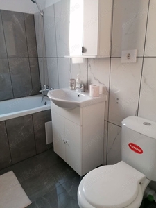 Închiriez apartament