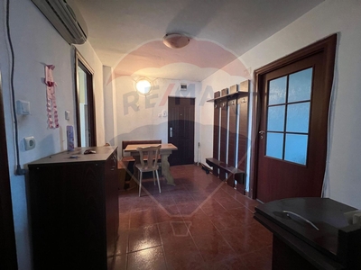 Apartament 3 camere vanzare in bloc de apartamente Bacau, Sud