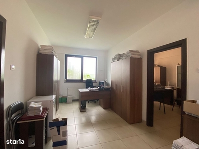 Ofer inchiriere spatiu central 83 mp, cabinete, birouri, 3000 lei