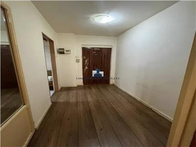 Vanzare Apartament 3 Camere Semidecomandat BerceniStupilor