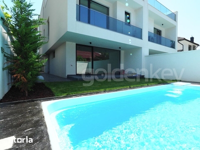 Vila duplex cu 5 camere si piscina langa padure