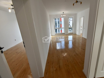 Apartament cu 3 camere, ultrafinisat, etaj intermediar