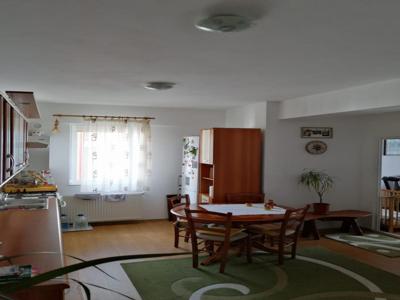 Apartament 3 camere etaj intermediar pe strada Oasului