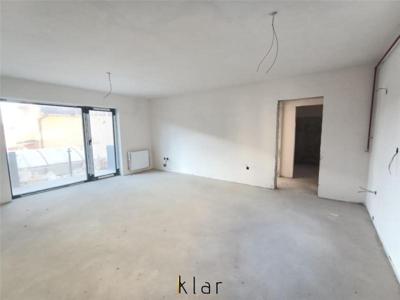 Apartament 2 camere semifinisat, parcare, curte interioara privata, zona Avram Iancu!