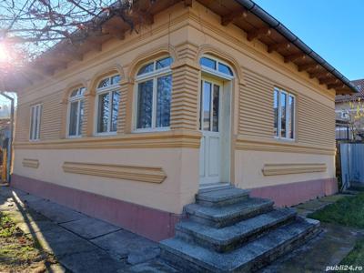 Casa, str. Mihail Sadoveanu (cartier Lunca de Jos)