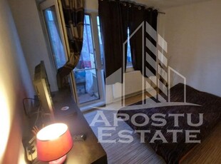 Apartament 3 camere, decomandat, centrala proprie, Zona Girocului