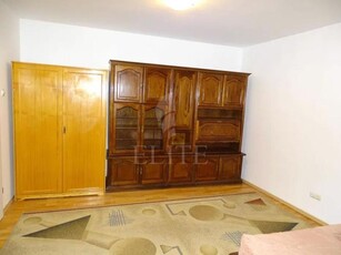 Apartament 3 camere in zona Plopilor