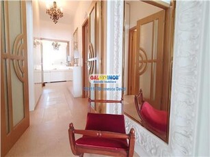 Apartament in villa renovata, 132 mpu, 4 camere, 2 bai, garaj