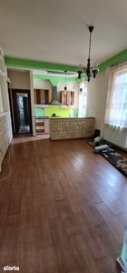 APARTAMENT CU 2 CAMERE PE STRADA PORII,INTRARE DIN STRADA EROILOR