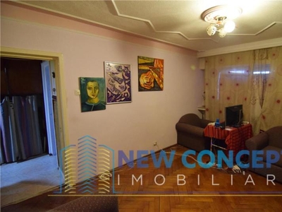 Apartament cu 4 camere de vanzare in zona Frumoasa